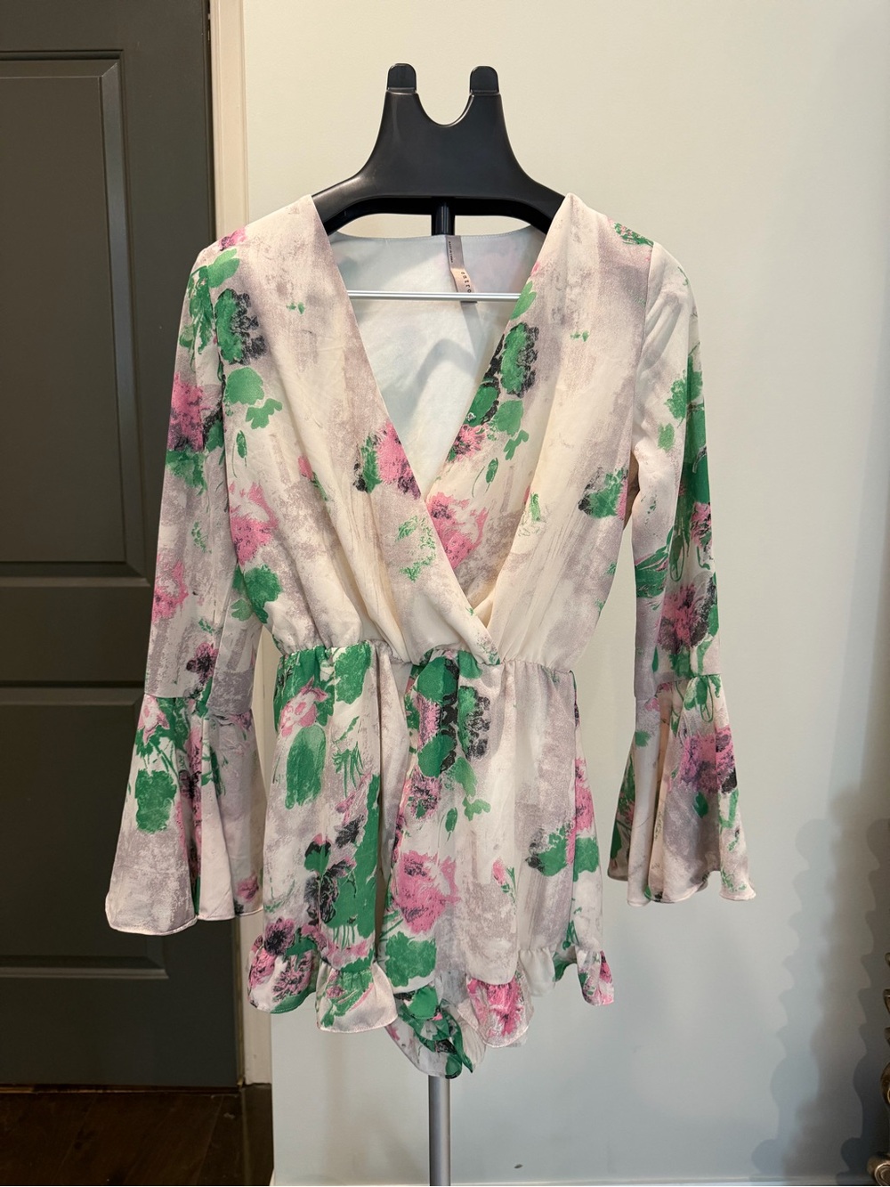 Entro Floral Bell Sleeve Ruffle Romper Size S